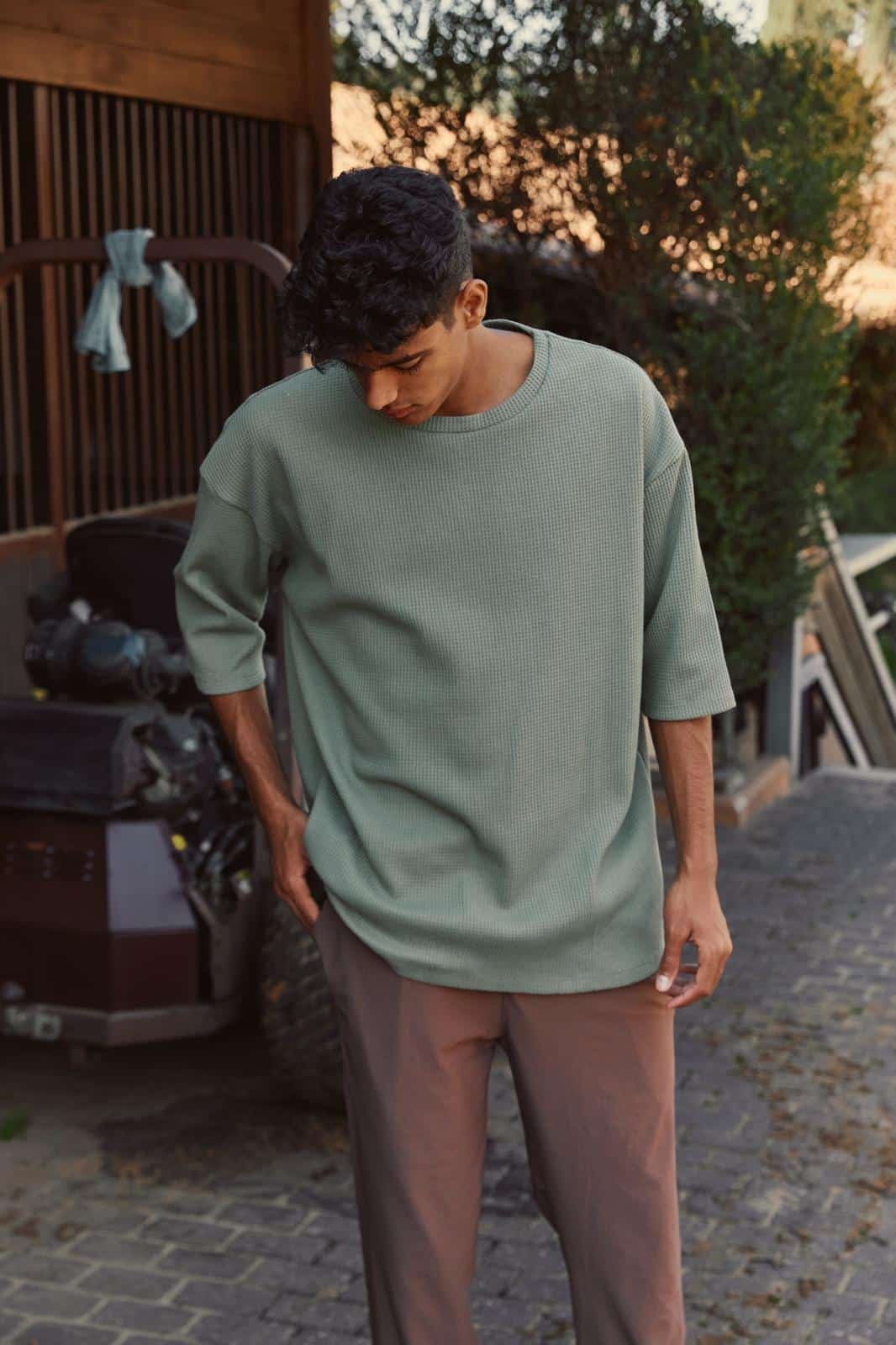 B T shirt