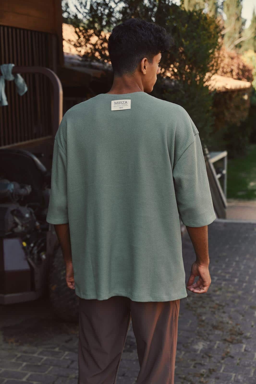 B T shirt